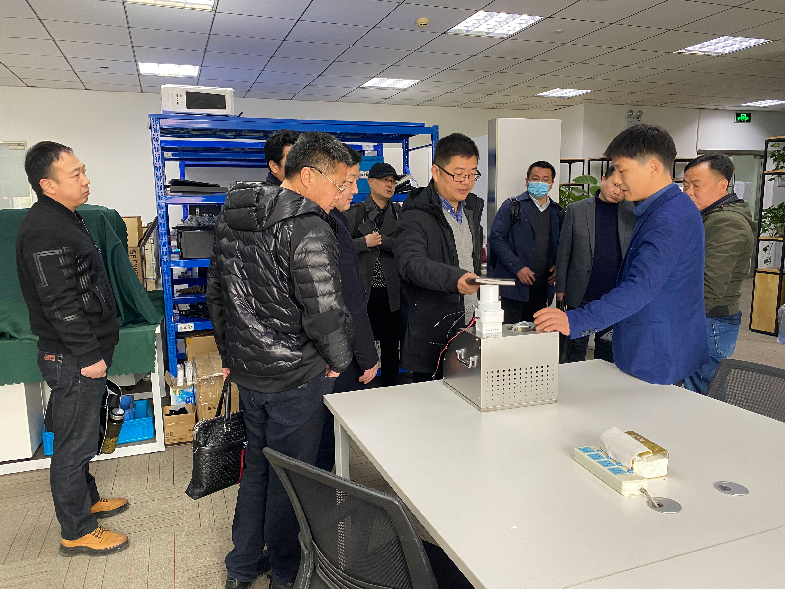 2021年3月4日，安徽省望江县与安徽科浦环保公司领导莅临我司交流研讨，就共同建设安徽锰基新材料研究进行交流。